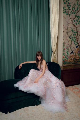 abendmode-flc-daalrana-tulle-blumen-hellrosa