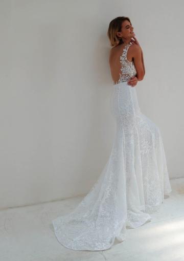 brautkleid-open-back-spitze-schleppe-mermaid-divine-cherie-by-oui