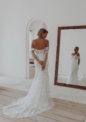 bridal-dress-schleppe-spitze-strapless-langarm-corset-cherie-by-oui