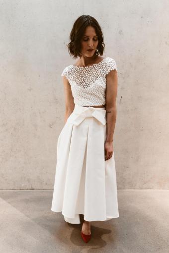 zweiteiler-brautoutfit-kleid-hochgeschlossen-blumenspitze-isi-lieb