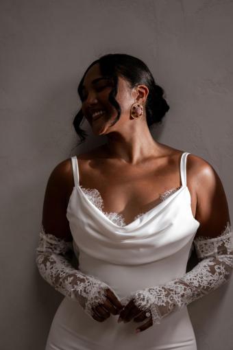 MadewithLove-glattes-Brautkleid-Archie-8