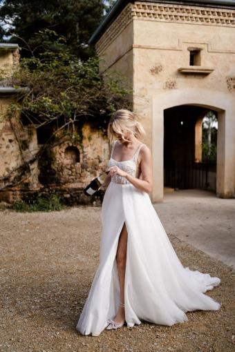 beinschlitz-huxley-brautkleid-made-with-love