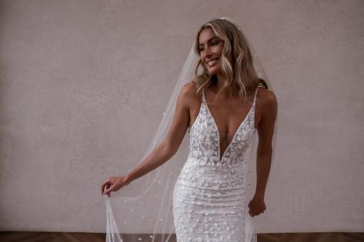 vausschnitt-figure-hugging-hochzeitskleid-madewithlove