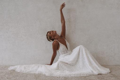 vneck-louie-bridaldress-madewithlove