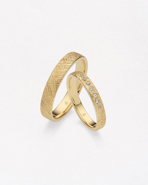 Trauringe-gold-schrafiert