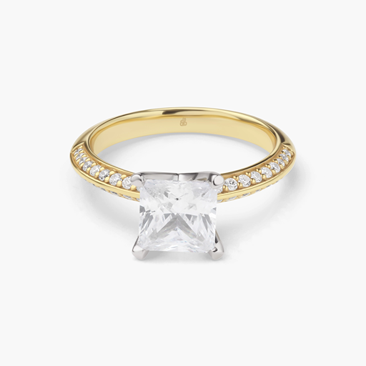 Verlobungsring-gold-mit-Steinbesatz-in-der-Ringschiene